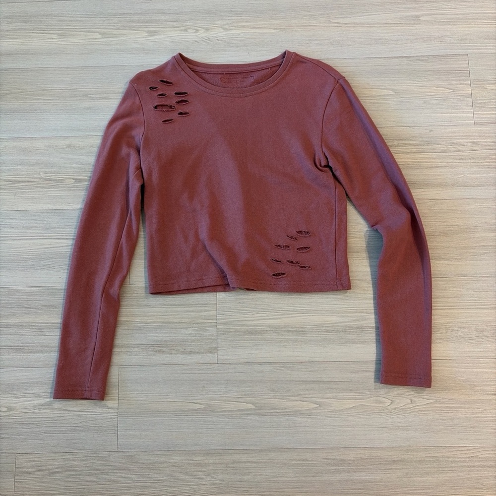 Alphalete distressed long sleeve crop top